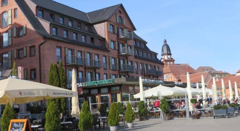 Ferienwohnungen "Marie" mit Terrassen, inclusive Park- und Stellplatze am Haus, Muritz-Strand nur 70 — photo 2