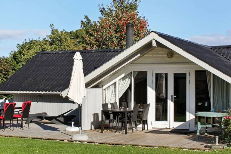 House with garden, terrace & barbeque — photo 4