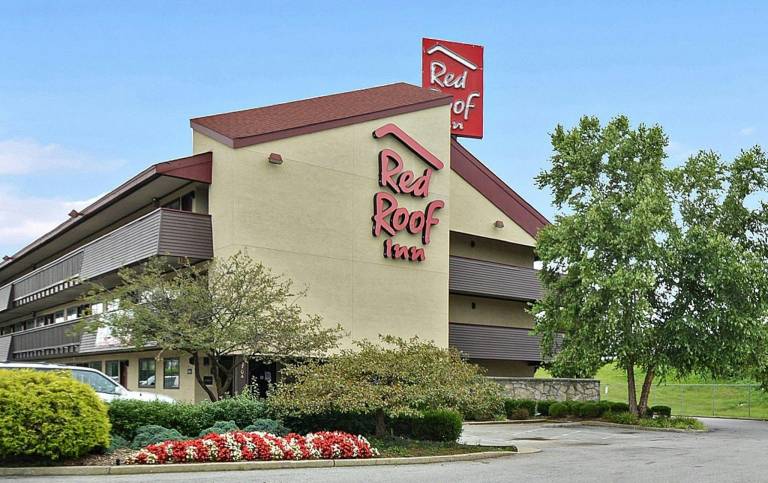 Red Roof Inn Louisville Expo Airport — photo 5