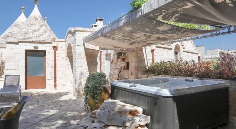 House with terrace, jacuzzi & yard | Perfect for remote work | Dogs allowed — photo 4