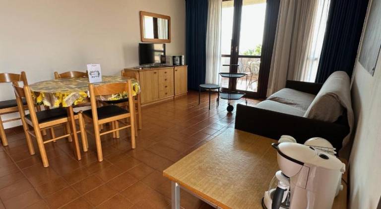 Serviced apartment with garden, barbecue & pool — photo 3