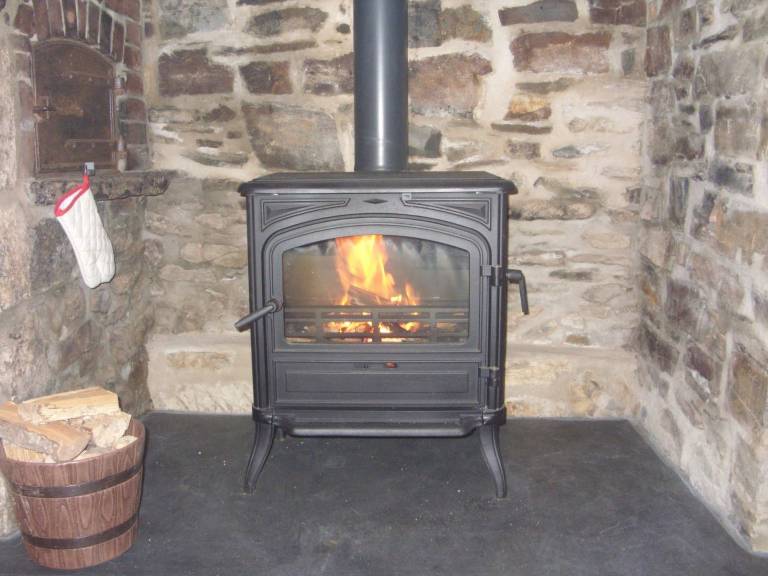 Cottage with barbecue & yard — photo 3
