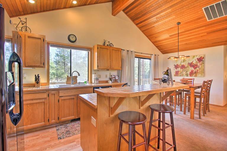 Sunriver Home w/ Hot Tub & 8 SHARC Passes — photo 4