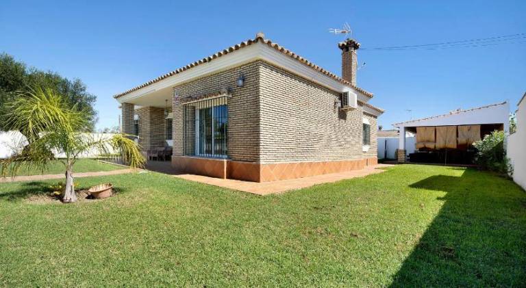 Fully equipped ample house with barbeque, private pool & garden | Pet-friendly — photo 4