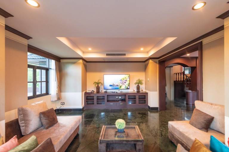 Big villa with BBQ, pool & yard | Perfect for remote work | Pets are welcome in Krabi