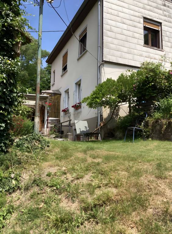 Cottage with yard, patio & barbecue | Garden view — photo 3