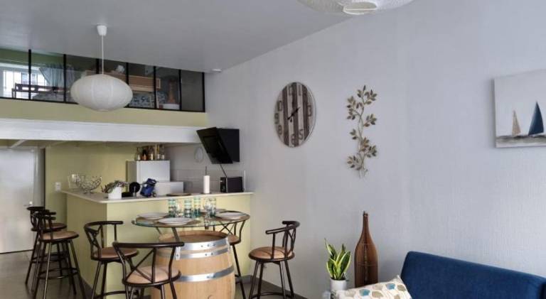 Apartment with patio — photo 3