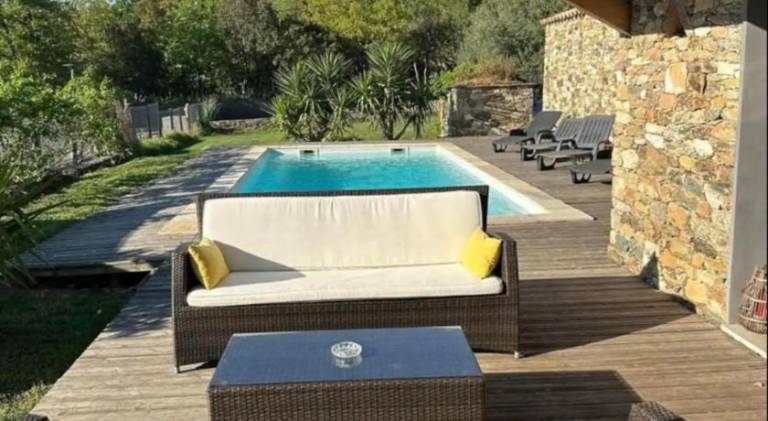 Vacation home with pool — photo 2
