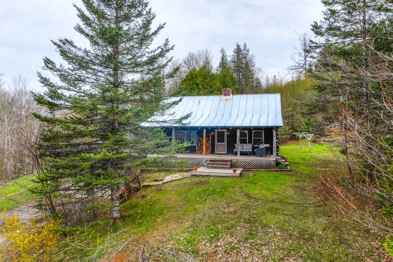 2 Mi to Lake Willoughby Peaceful Log Cabin