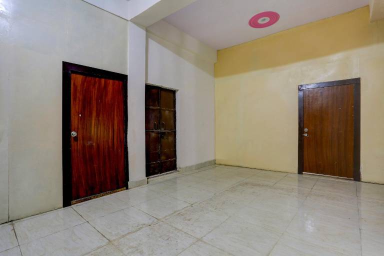 OYO 90856 HOTEL MANNAT