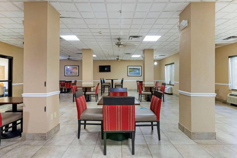 Comfort Suites Savannah North — photo 5