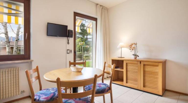 Serviced apartment with sauna, yard & pool — photo 5