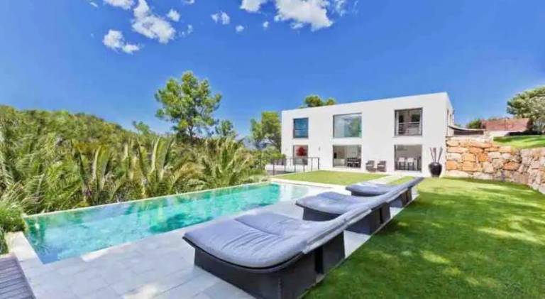 Villa with pool & sauna in Valbonne