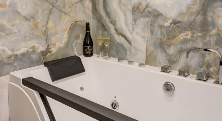 Fully equipped pleasant rental apartment with hot tub | Near Arc de Triomphe | Dogs allowed — photo 3