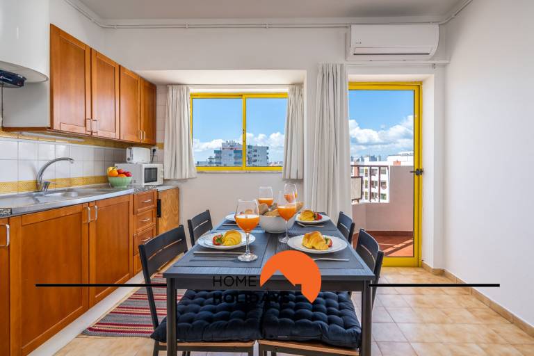 Family-oriented beautiful holiday apartment with pool | Beach nearby | Pets allowed in Portimão