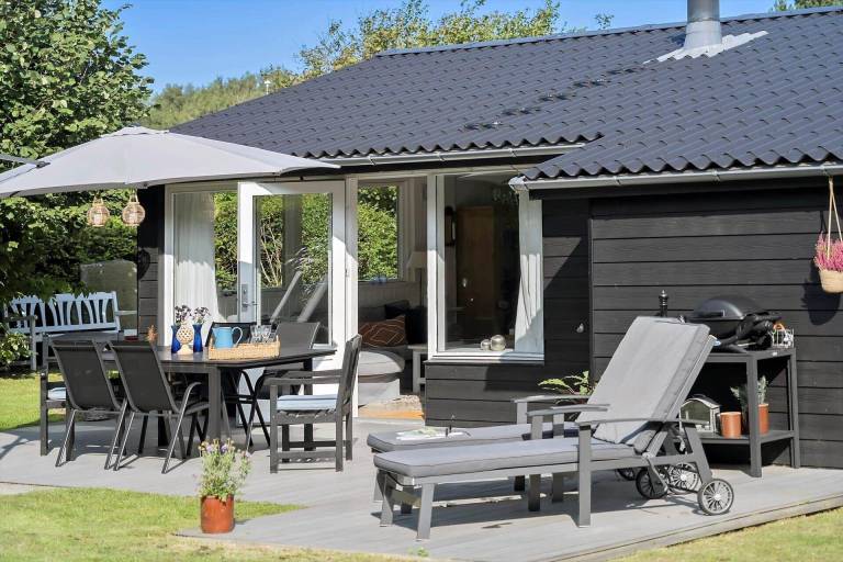 Vacation home with terrace & barbecue | Next to the beach | Pets allowed — photo 2