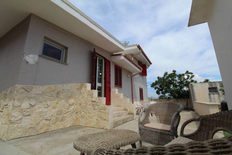 Vacation home with yard — photo 5