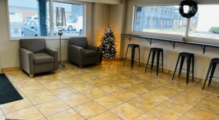 Days Inn & Suites by Wyndham Port Huron — photo 4