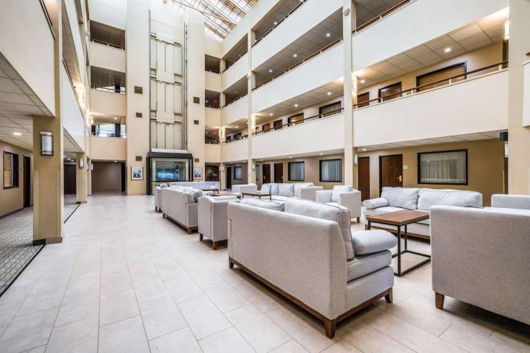 Quality Suites Lansing West