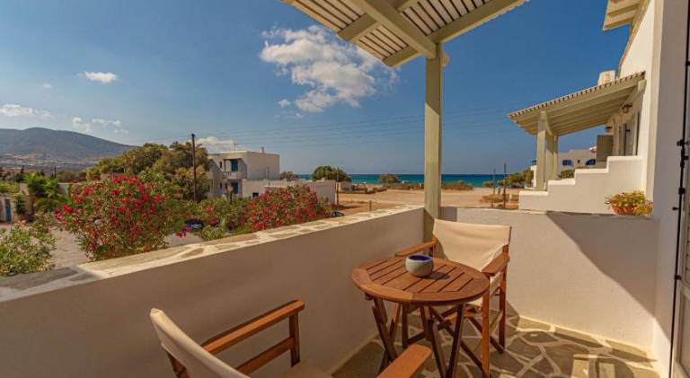 Holiday apartment with patio & garden — photo 2