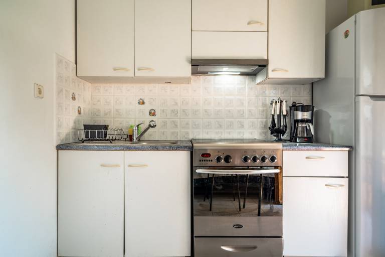 Apartment 'Makis Katelios' with Balcony, Wi-Fi and Air Conditioning — photo 5