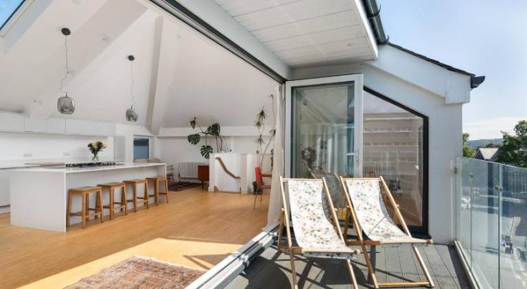 Stunning new 4 bed Penzance town Loft with parking — photo 4