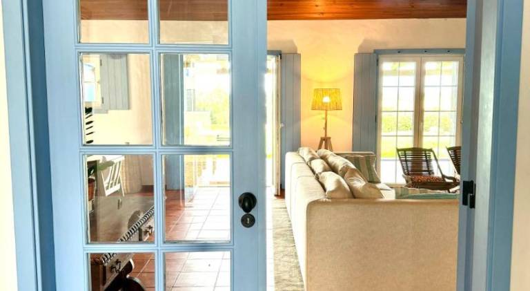 Fully equipped villa with yard, grill & private pool | Pet-friendly — photo 4