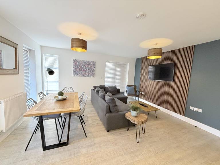 Big rental apartment | Good for workation | Dogs allowed in Southampton