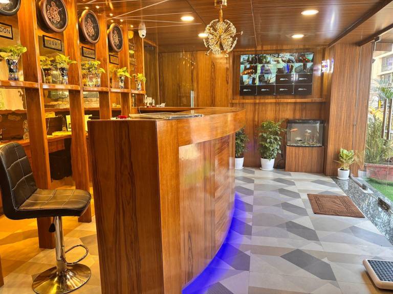 Hotel Arts palace in Mumbai