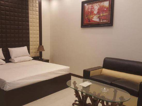 Gulberg Continental Hotel