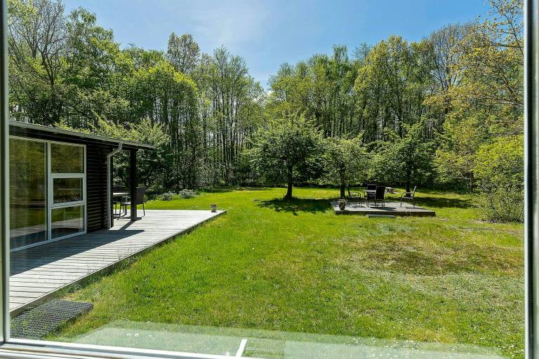 Nature-immersed cottage by Camønoen on Møn — photo 3