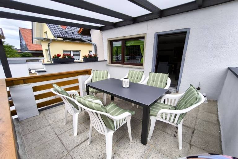 Ample vacation home with pool, garden & patio | Dogs allowed — photo 5