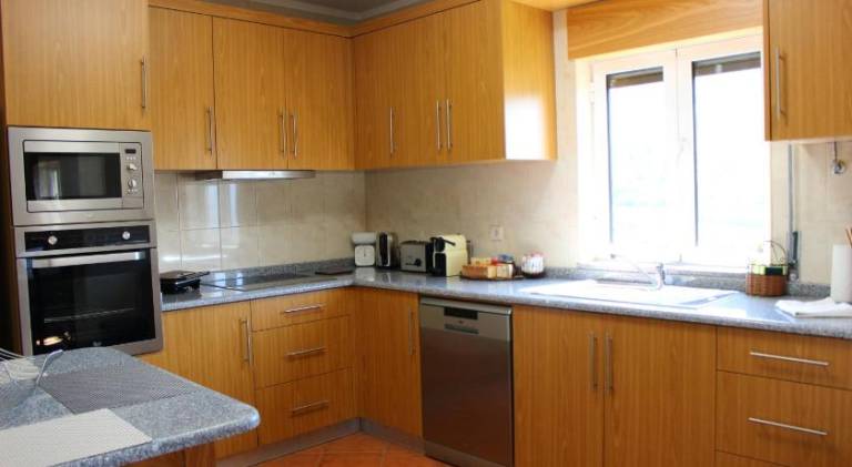 Peaceful villa in Sao Martinho de Mouros with private pool — photo 4