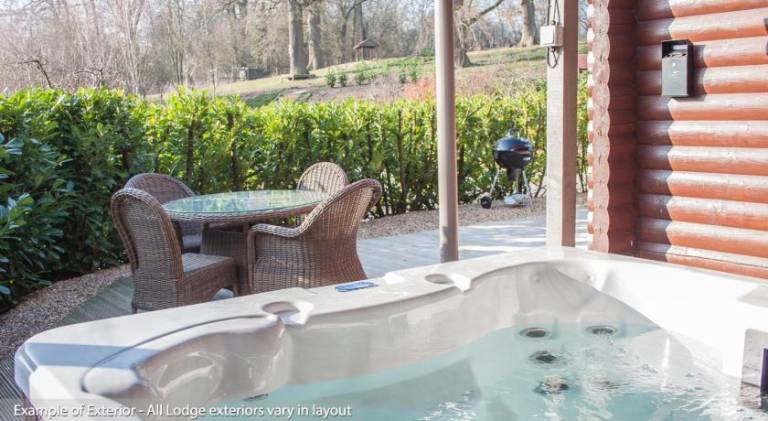 Chalet with jacuzzi — photo 2