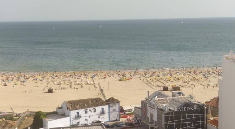 Fully equipped apartment with patio & private pool | Next to the beach | Pets allowed in Portimão