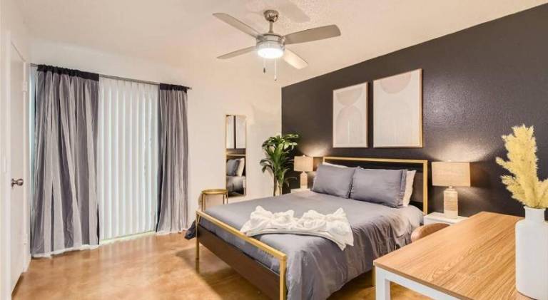 Walkable Dtwn 2B Getaway - Sleeps 5 - Pool, Prkg — photo 2