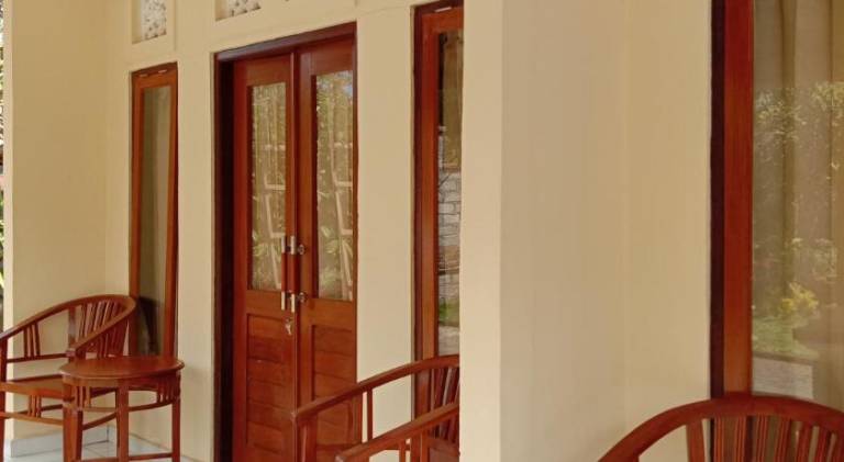 Rental apartment with yard & patio — photo 4