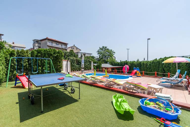 Vacation Home with Swimming pool and Garden — photo 5
