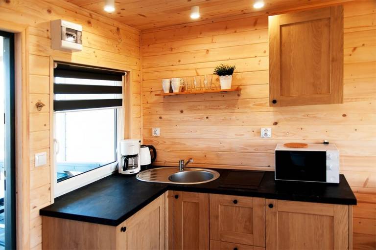Family-oriented charming vacation home with terrace, jacuzzi & yard | Dogs allowed — photo 4