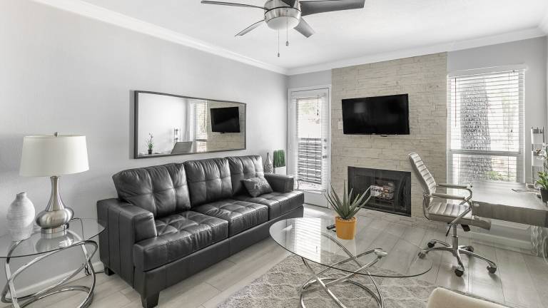 Holiday apartment with pool in Irving, TX