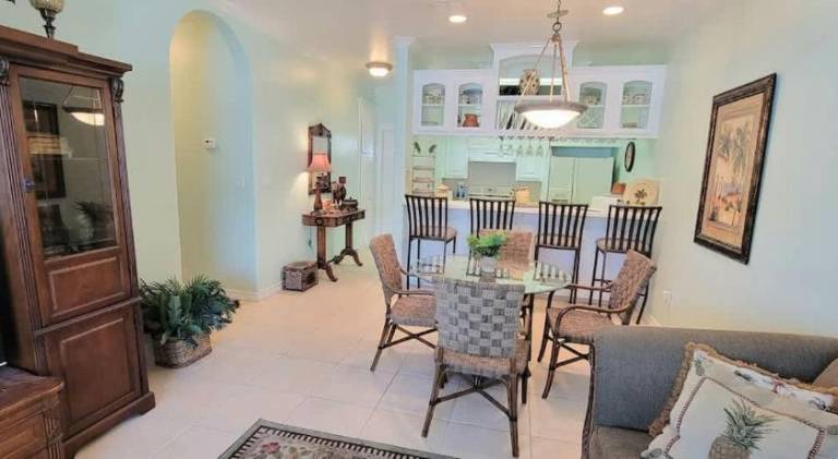Rental apartment with heated pool & yard — photo 4