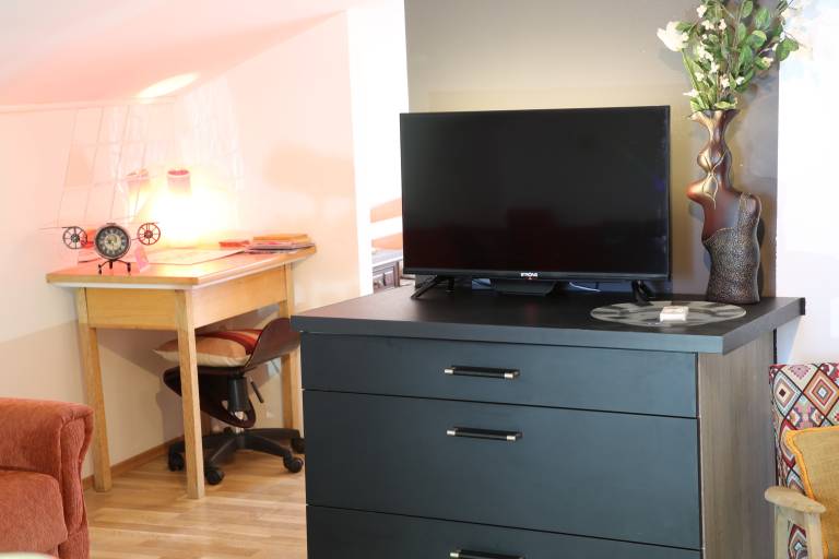 Fully equipped pleasant rental apartment with grill, patio & yard | Dogs allowed — photo 3