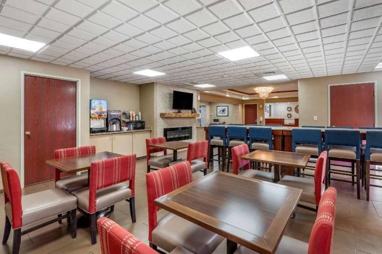 Comfort Inn & Suites Dayton Northwest - Englewood — photo 5