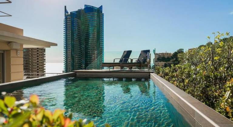 Holiday apartment with pool in Menton