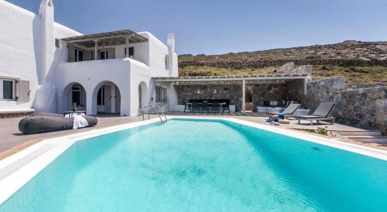 Villa with pool in Mykonos