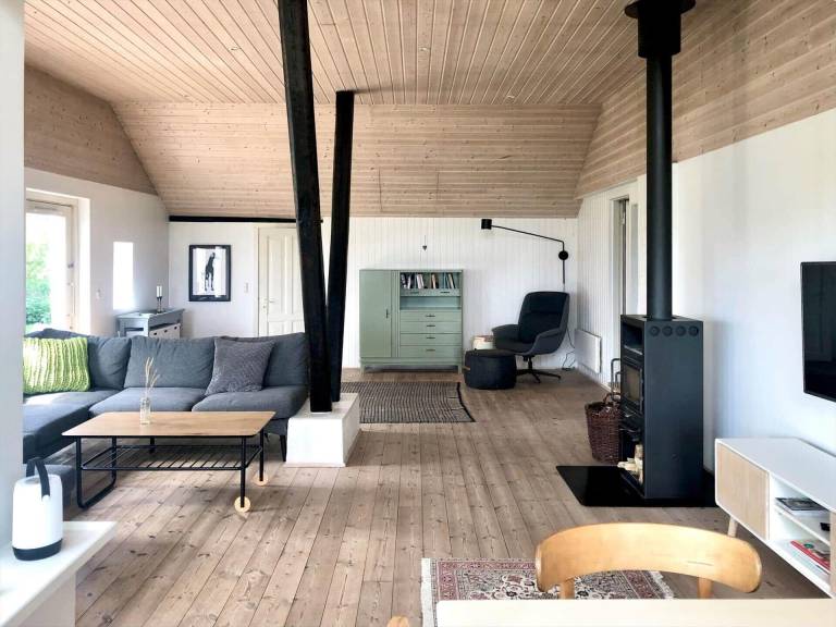 House with BBQ & patio — photo 4