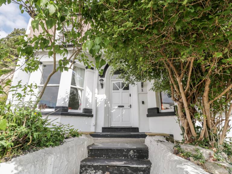 Cottage with garden | Beach view — photo 3