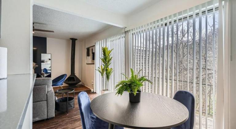 Your Modern King Suite Getaway - Sleeps 4 - Pool, Prkg — photo 4