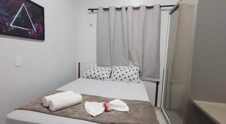 Quarto 6 economico proximo do aeroporto ar condicionado cama de casal