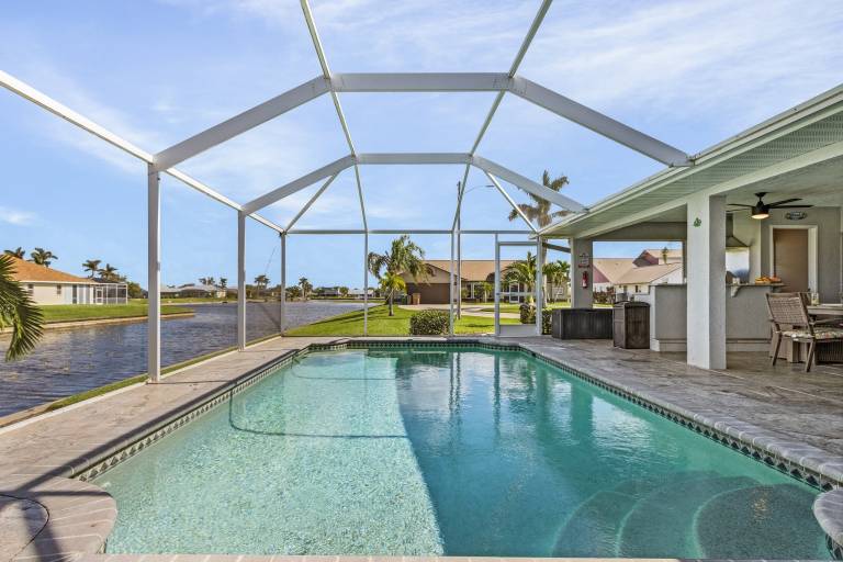 Luxury Villa on Freshwater Lake with Kayaks and Heated Pool - Villa Mohave Lake - Roelens Vacations in Cape Coral, FL